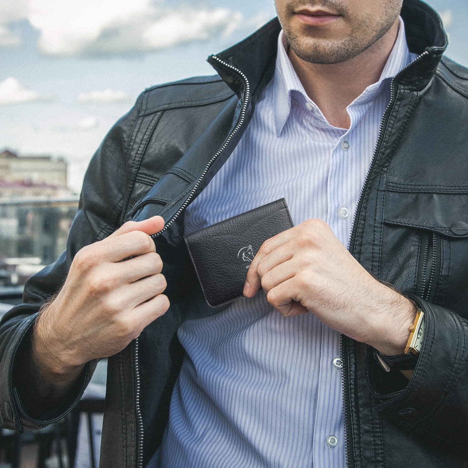 Serel's Men's Thin Minimalist Leather Gracious Bifold Wallet